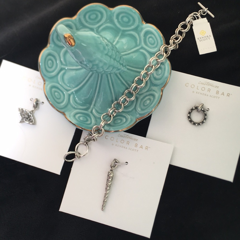 New Kendra Scott Double Link Bracelet with 3 Silver Tone Charm Accessories